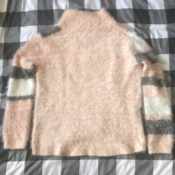 VINCE CAMUTO Pink Gray White EYELASH Geometric Mock Turtleneck Sweater Sz S - Picture 10 of 13